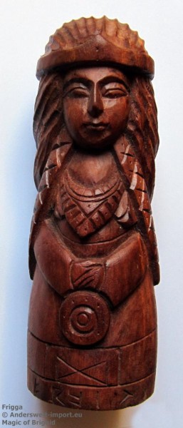 Frigga Figur aus Holz