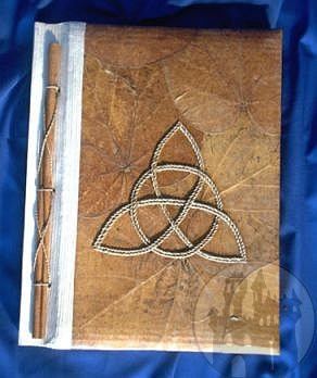Pergament, magische Tinte, Federkiele, Siegelwachs, Siegel und ritueller Schreibbedarf im Esoterik Shop